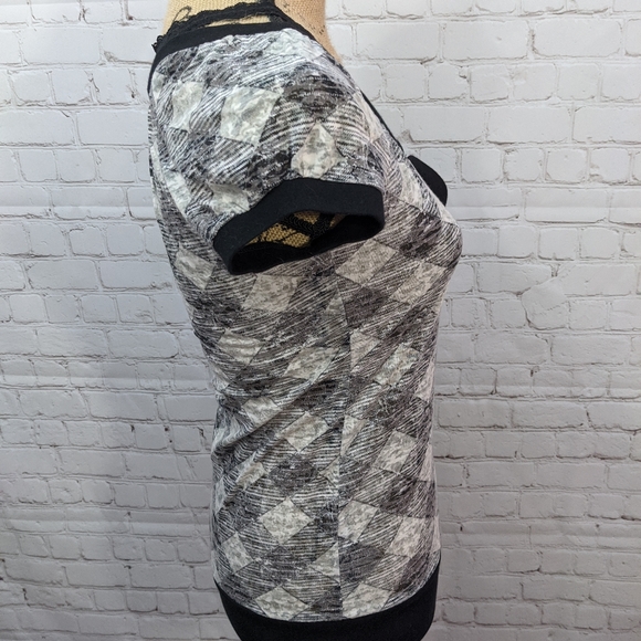 Almost Famous Short Sleeve Shirt Medium - Picture 6 of 7